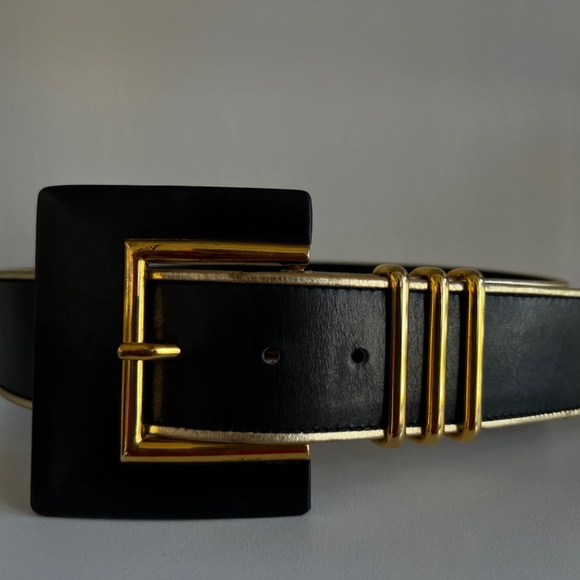 Escada - Picture 6 of 6